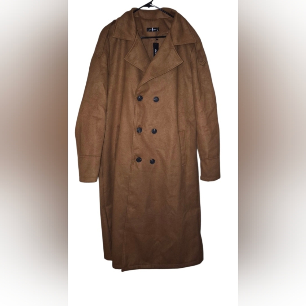 Tan Trench Coat with Double-Breasted Design and Tailored Silhouette
